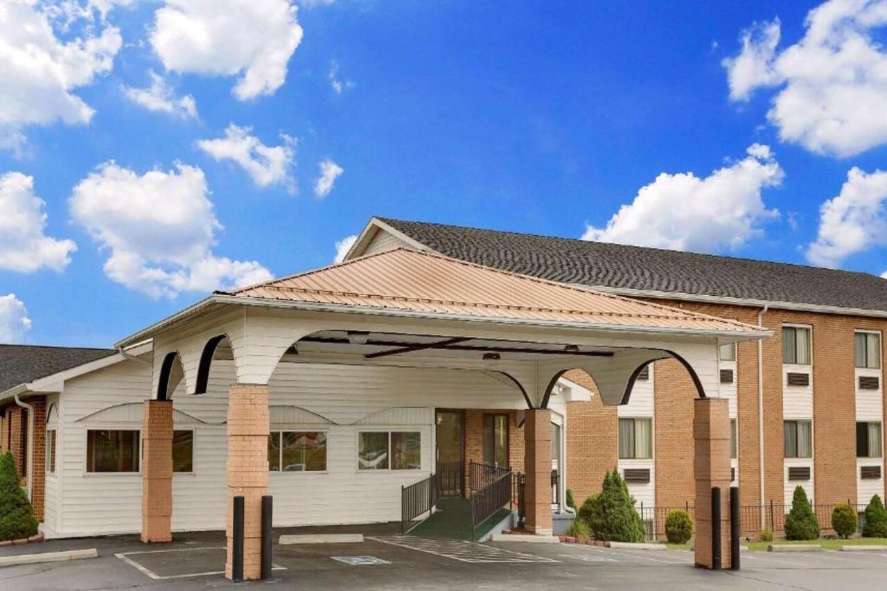 Super 8 By Wyndham Hillsville Exterior foto